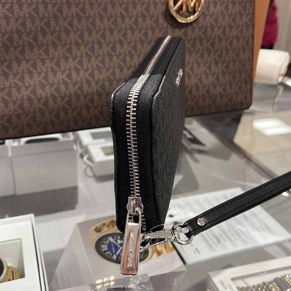 Michael Kors Jet Set Travel Large Travel CONTINENTAL wallet-wristlet-phoneholder - Picture 16 of 16